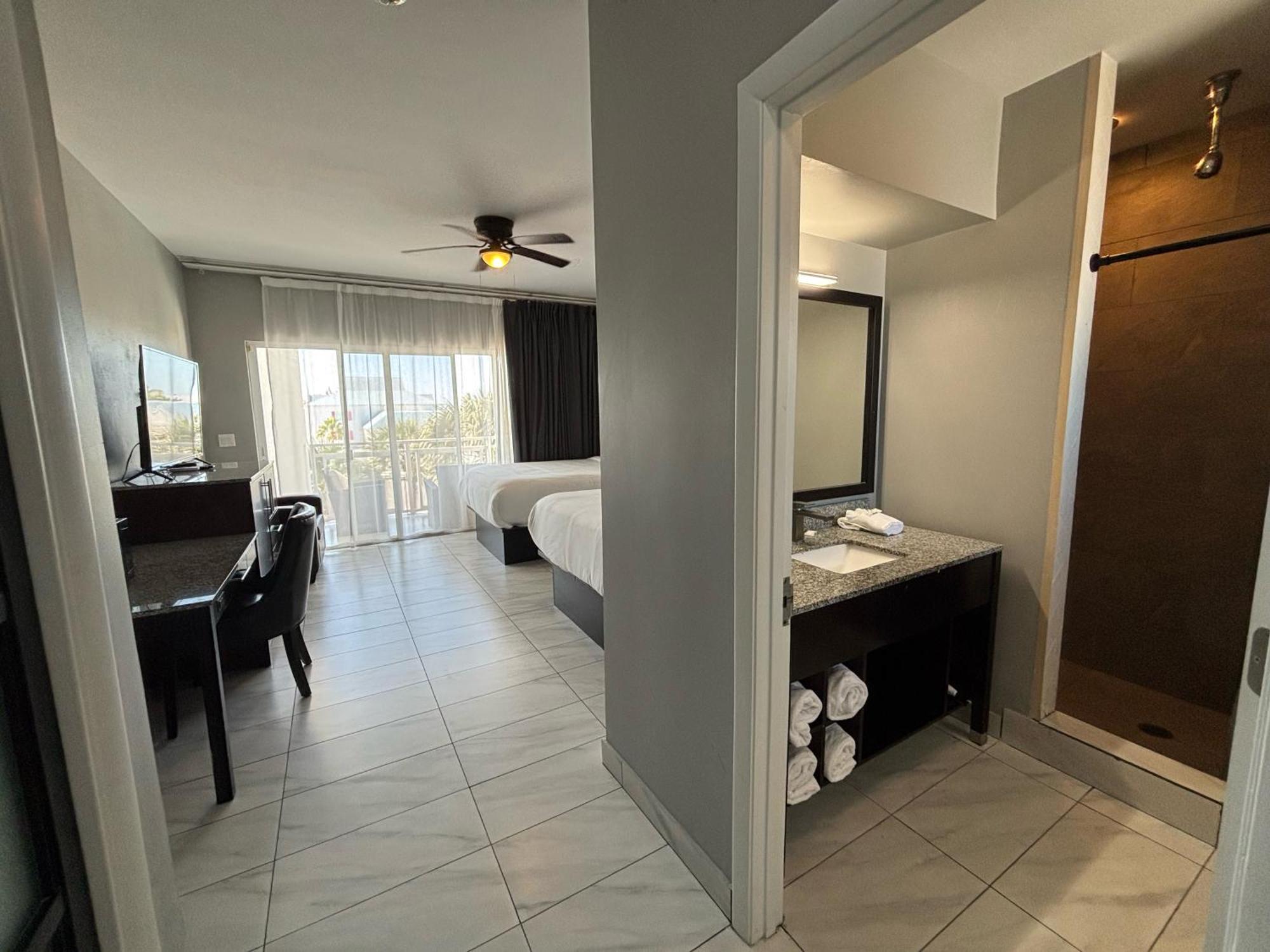 Grace Bay Suites Екстериор снимка