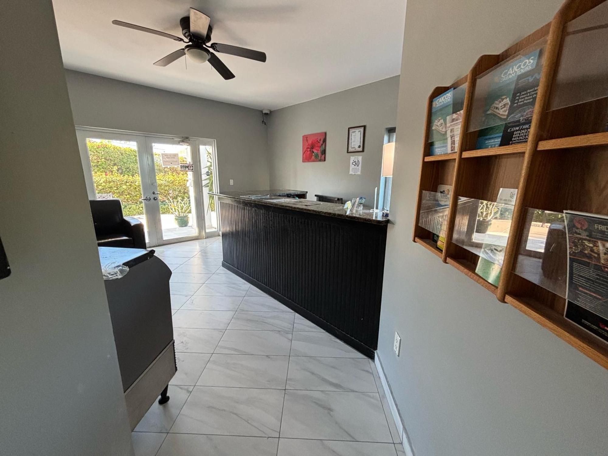 Grace Bay Suites Екстериор снимка